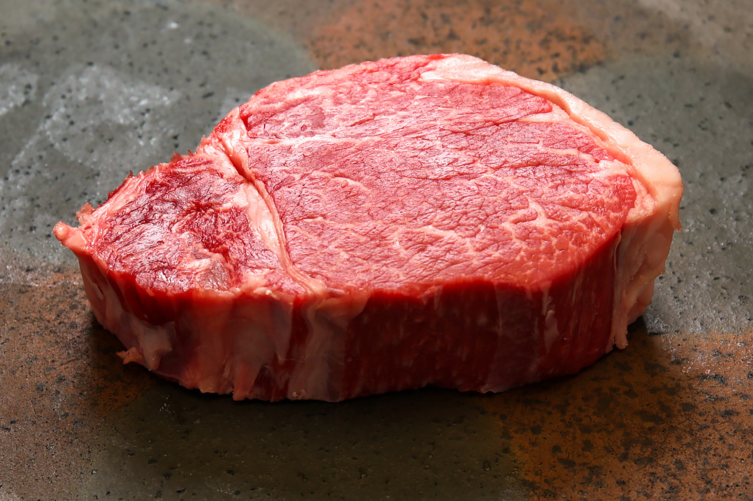【徹底解説】赤身肉とは？肉のプロが赤身肉の部位や特徴・食べ方をご紹介!!